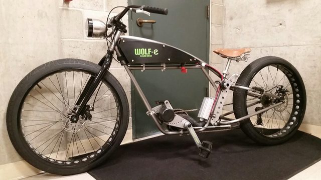 画像: こちらは電動アシスト自転車。なかなかクール。 www.facebook.com