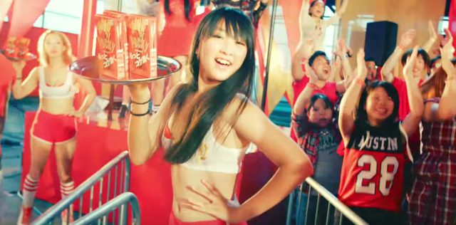 画像: 踊りまくる可愛い女子たち! www.youtube.com