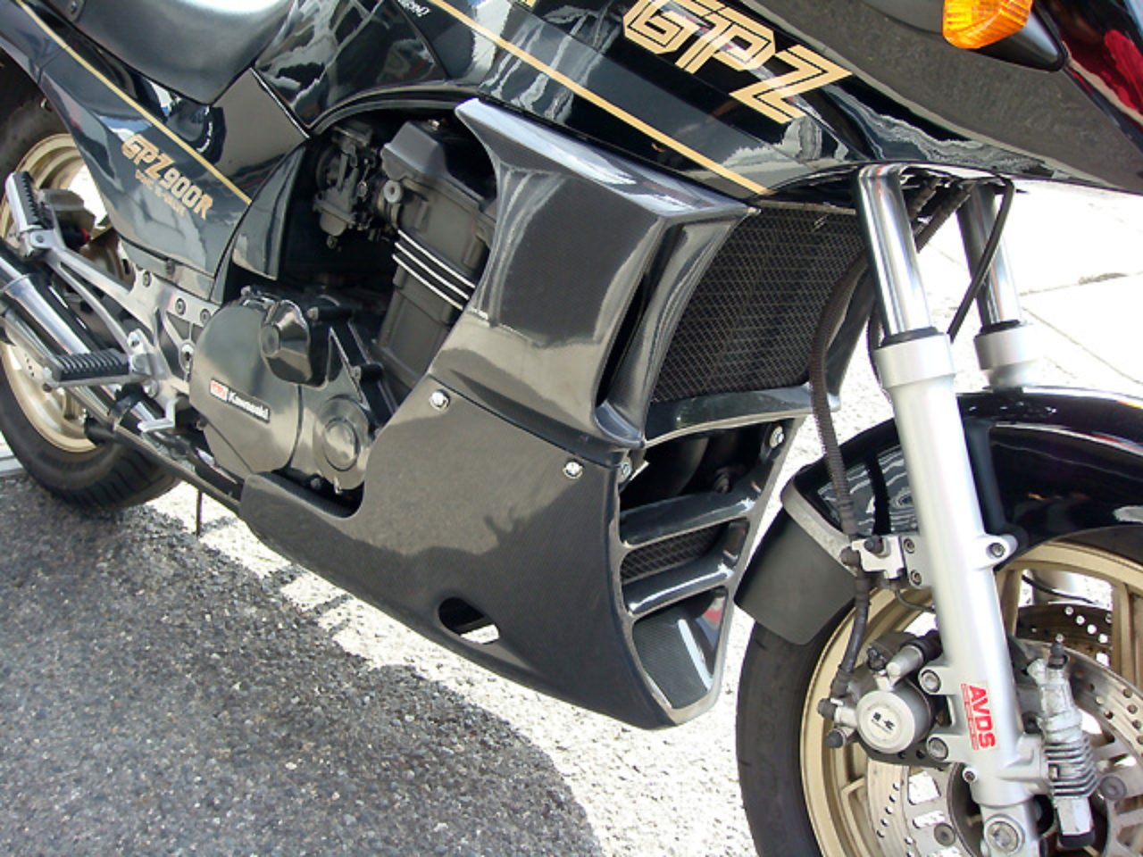しゃぼん玉がニンジャGPZ900R用カーボンカウルを発売 - LAWRENCE - in