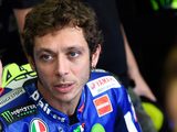 画像: ちくしょう、まけねえぜ、とロッシ(嘘) race.yamaha-motor.co.jp