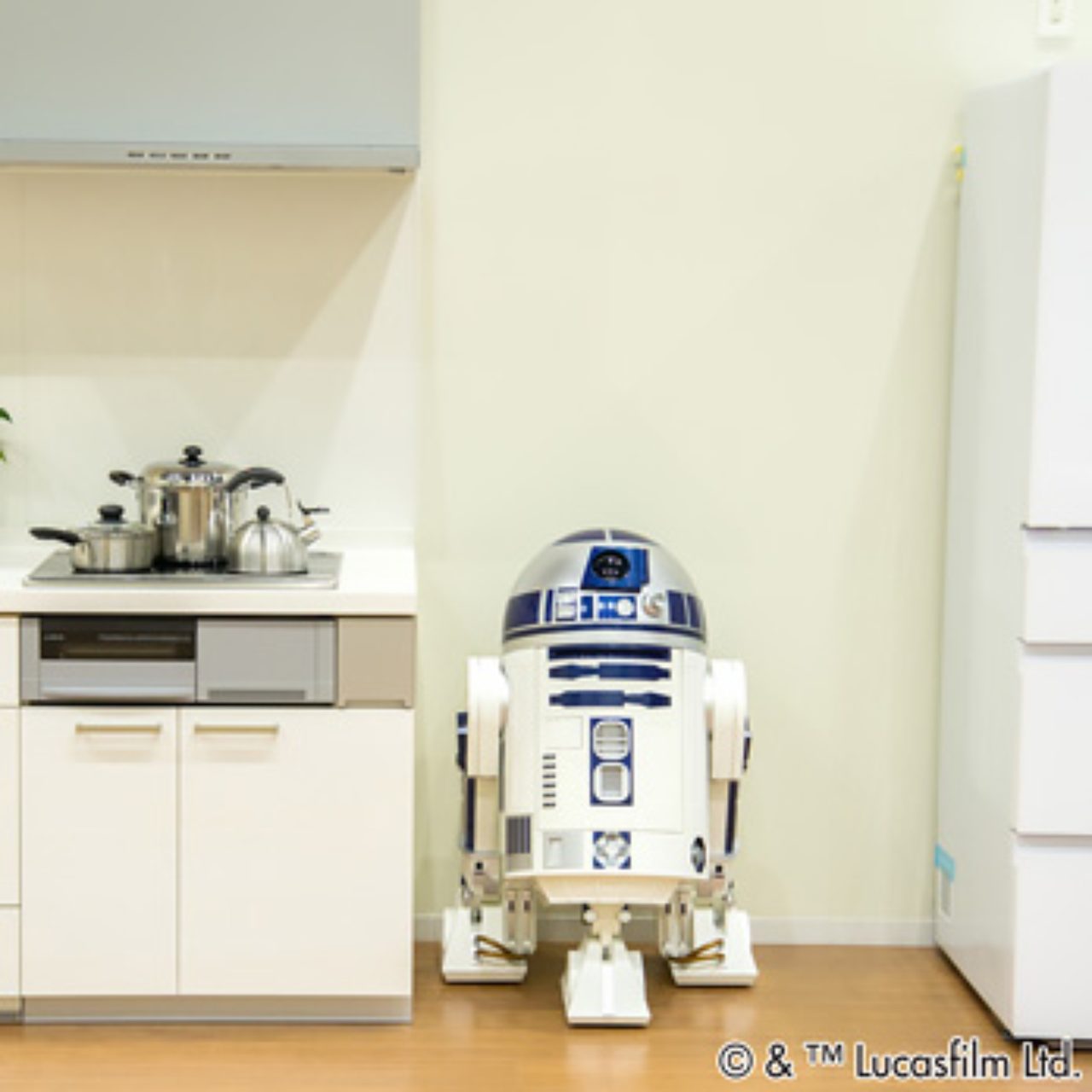 スターウォーズ冷蔵庫　全世界限定100台 R2-D2実物大冷蔵庫「R2-D2 Moving Refrigerator」が予約注文受付