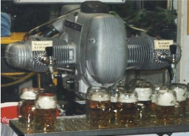 画像: BMWフラットツイン。フラッと寄って一杯いかが?(駄洒落失礼) greasengasoline.files.wordpress.com
