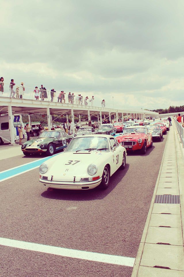 画像: ゼッケン37のポルシェは、往年の名ドライバーとして著名な生沢徹選手! 氏は「FESTIVAL of SIDEWAY TROPHY」の常連で、毎回ポルシェで素晴らしい走りを披露してくれます。モータースポーツファンを自認する人は必見です! ecossecars.jp
