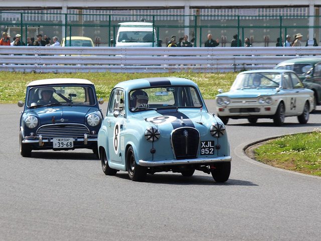画像: 袖ヶ浦フォレストレースウェイは、インフィールドがパドックに近いので、近い視点で車両の走りを楽しめるのも嬉しいです。 ecossecars.jp