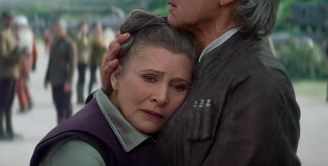 画像: レイア姫と抱き合うのはもちろん・・・。二人の関係は? starwars.disney.co.jp