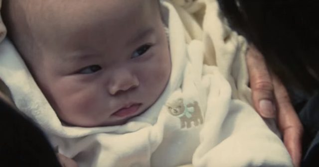 画像: パラサイト同士(田宮良子)の間に生まれた子供は、何の変哲もない人間の子供だった・・。 www.kiseiju.com