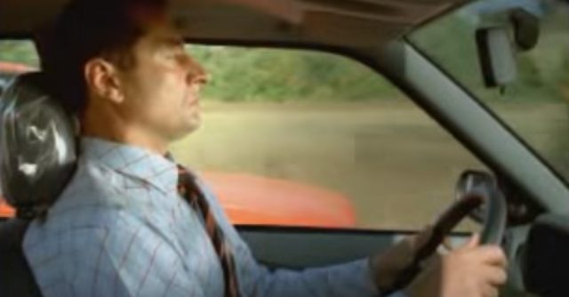 画像3: YouTubeで人気の「Funny Car Crash」という題名の動画。笑える?それとも笑えない??