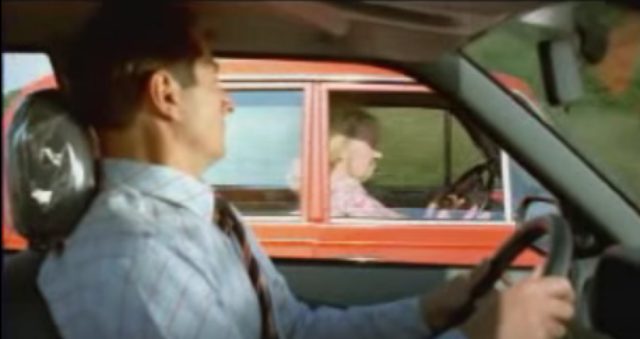 画像4: YouTubeで人気の「Funny Car Crash」という題名の動画。笑える?それとも笑えない??