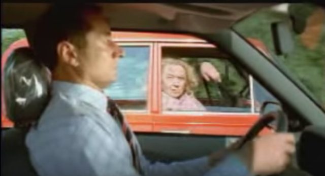 画像5: YouTubeで人気の「Funny Car Crash」という題名の動画。笑える?それとも笑えない??