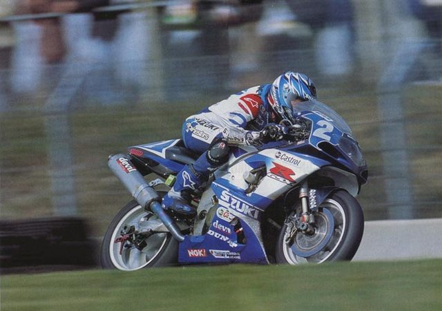画像: 2002年のル・マン24時間耐久で勝利に向けて走るバイル。チームはSERTでした。 www.jeanmichelbayle.fr