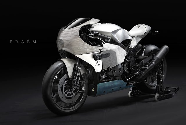 画像: 1000cc 90°V-twin / DOHC / 4 valves per cylinder。 165馬力を叩き出します。