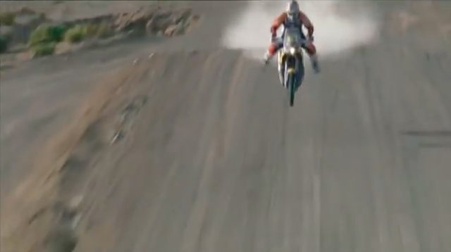 画像: ハイスピードでのジャンプは、ハラハラする極上のスペクタクルです! www.youtube.com