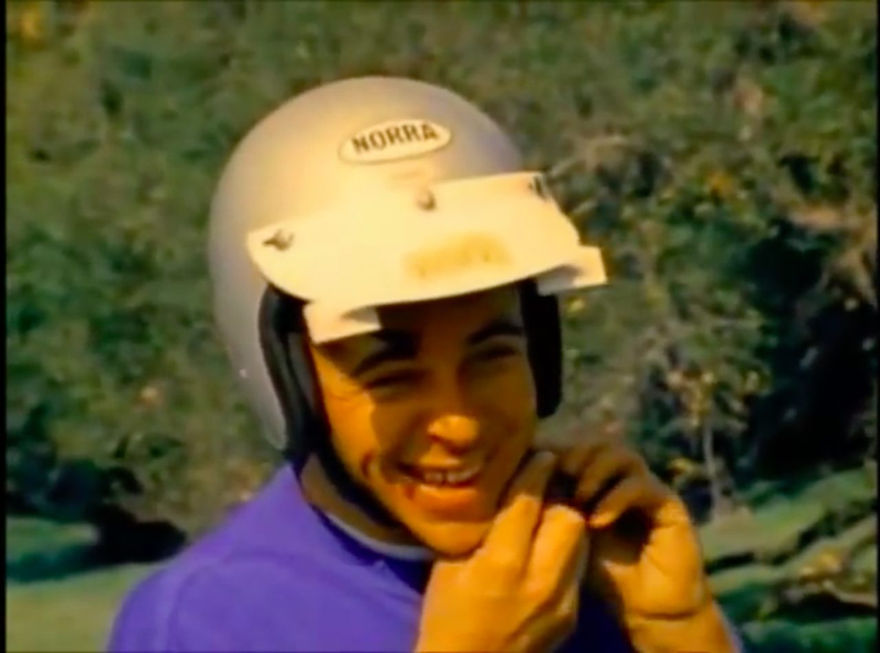 画像: ISDT（国際６日間トライアル）ゴールドメダルなど、数々の業績をおさめたオフロードレーシング界のレジェンド、マルコム・スミス。 www.youtube.com