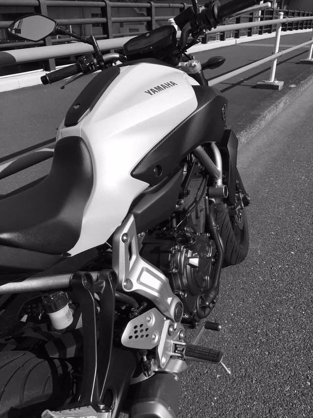 画像: エンジンもコンパクト。アイドリングもそうだが、走っていてもまるでモーターのように静かで振動が少ない。