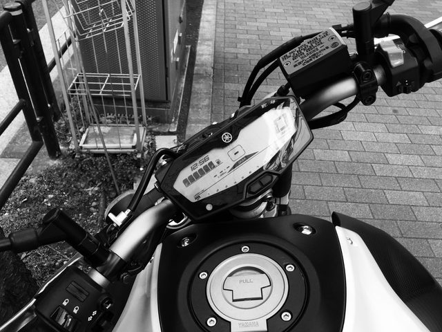 画像: メーター類もシンプル。デジタルだが、凝ったところがなくて、やっぱりいたって普通なのだ。