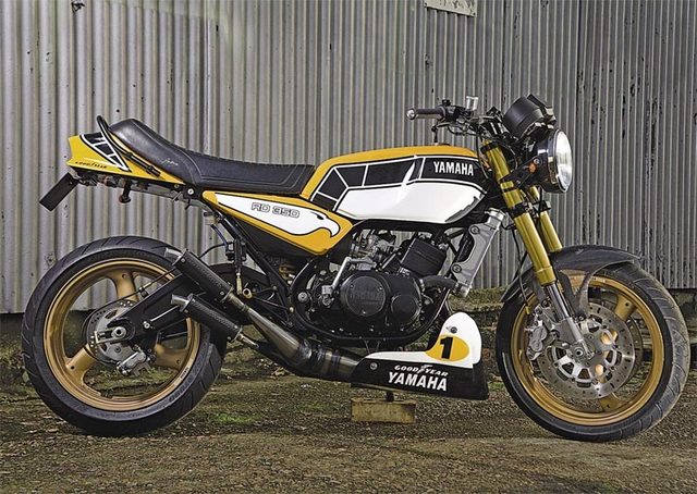 画像: かなりレーシーな雰囲気のRD350。海外でもインターカラーは人気のようだね。 www.motorcyclenews.com