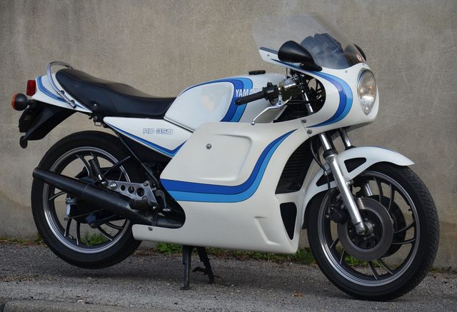 画像: ノーマルのRD350にフルカウルを装着。いま逆に新鮮なスタイルかも。 www.rd350lc.net