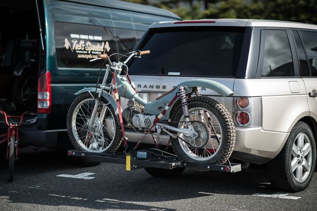 画像: 昨年度のトロフィー・ウィニング・バイクの1台、小野令夫さん作のホンダ・スーパーカブ。本格的なトライアルマシンにモディファイされています! cdn.deuscustoms.com