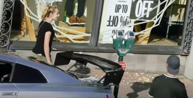 画像: 超高級車GT-Rの前でナンパしたら何人の女の子が引っかかる??w