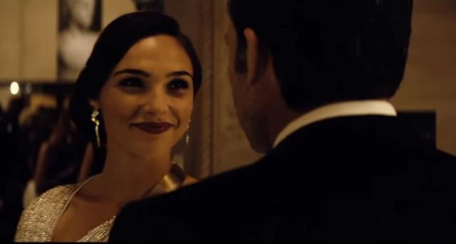 画像: 笑うとミランダ・カー似の美女 wwws.warnerbros.co.jp