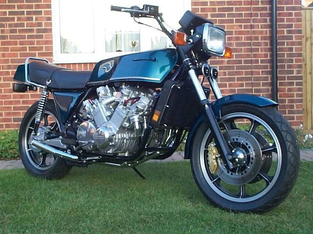 画像: さらにスゴイ! カワサキZ1300をV型12気筒化! 元々超重量級のZ1300だから、シリンダーなどが6つくらい増えたって、大して気にならないですね・・・!? www.richmondlabs.com