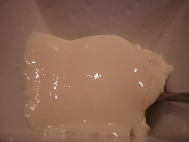 画像: つるん、とろりな杏仁豆腐。