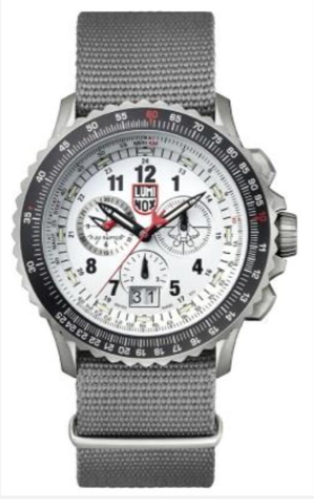画像: 【品番】Ref.9249 【価格】¥143,000(税別) 【発売日】 2016年4月28日発売 【SPEC】ケース径・厚:44mm、13.5mm / ムーブメント: Ronda 5050.B Chronograph Big-Date at 6H, Special HH / 防 水:200m、20atm / ケース:チタニウム / ベゼル:アルミ二ウム/ 風防:サファイアクリスタルガラス / ストラップ:NATOス トラップ(グレー) / 電池寿命:製造から約4年 / スイスメイド SPEC