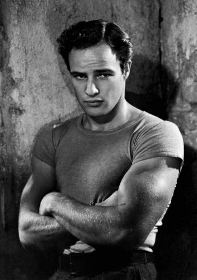 車とバイクを乗りこなすこのイケメンは? LAWRENCE Motorcycle x Cars + α = Your Life.