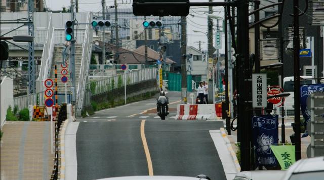 画像: 男と口論しイラついたアキは、なんと鍵をつけたままその場を離れた男のリックマンCRを・・・。 vimeo.com