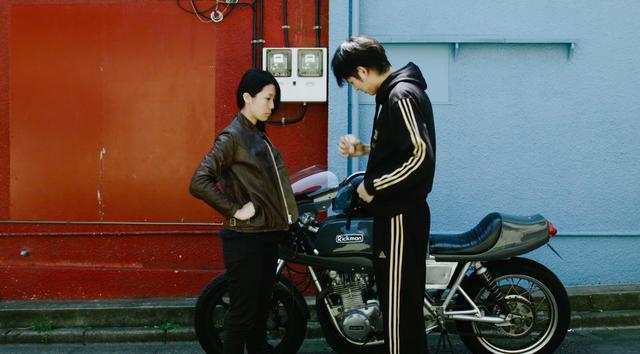 画像: イイことがない尽くしで、ボヤ〜っと歩いていたら、リックマンCRに乗る男とごっつんこ・・・。 vimeo.com