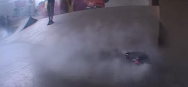画像1: 【動画】ドリフトしまくる車!実はこの車、◯◯なんです!