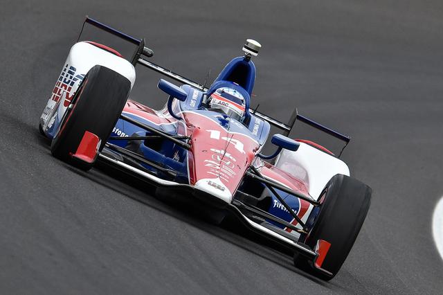 画像: ホンダエンジンのインディカーで爆走する佐藤選手。記憶に新しい2012年は、ひょっとして優勝いける!? という惜しい展開でした。今年で7回目のインディ500挑戦となりますが、優勝を期待したいです。 cdn-5.motorsport.com