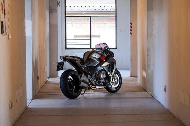画像: このアングルからのスタイリングは目を奪われます www.motorcyclenews.com