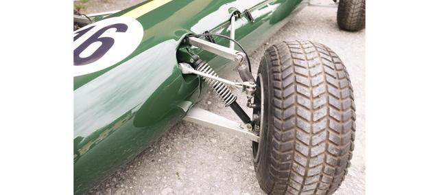 画像: レーシングカーを作っていたエンジニアたちの製作なので本格的です。 www.bonhams.com