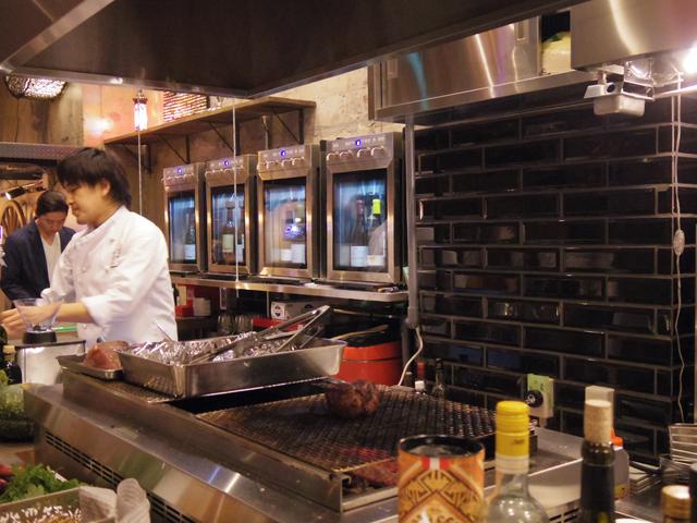 画像: 隠れ家の中、奥へ進むと...