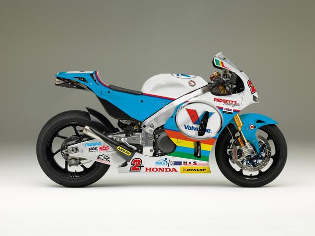 画像: 当初、バルボリンのウェブサイトなどで紹介されたマン島TT仕様のホンダRC213V-S。実際の車両とは、チョコチョコと仕様が異なっているので見比べてください。 www.valvolinepress.com