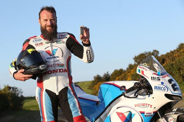 画像: RCV213V-S、そしてCBR1000RR・・・アンスティが決勝で使うのはどちらのマシンになるのでしょう? images.mcn.bauercdn.c