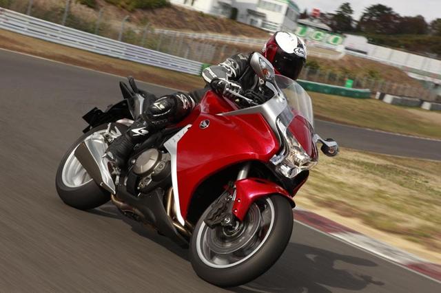 画像: HONDA VFR1200F images.mcn.bauercdn.com