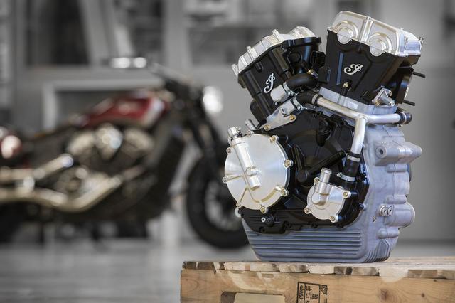 画像: 748 cc (45.6 cu in) 、水冷53度V型2気筒DOHC4バルブエンジン・・・という諸元のFTR750エンジン。ボア・ストロークは88×61.5mmで、最高出力は100馬力以上/10,000 rpmです。燃料系はフューエル・インジェクションを採用しています。 www.cycleworld.com