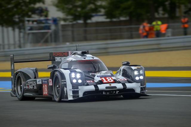 画像: 2015年のポルシェ18号車は、マルク・リープ、ロマン・デュマ、ニール・ジャニがドライブ。順位は5位でした。 michelinalley.com