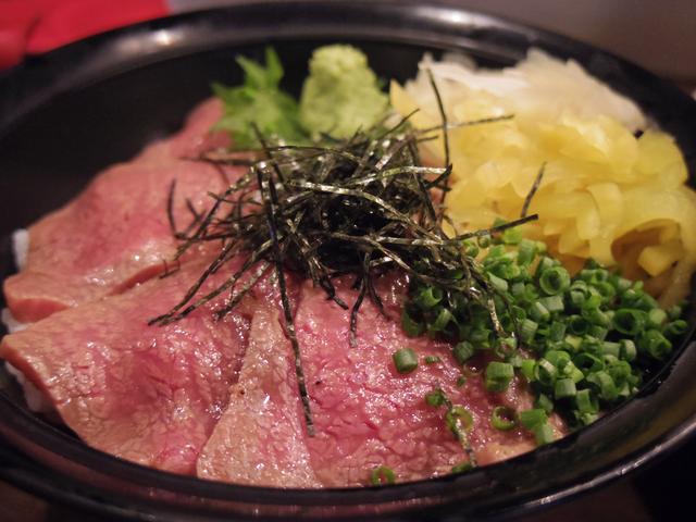 画像: 和牛炙り鉄火丼1400円
