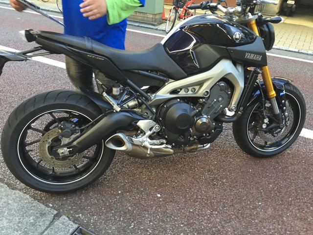 画像: YAMAHA MT-09 ネイキッドかと思ってたら結構戦闘的