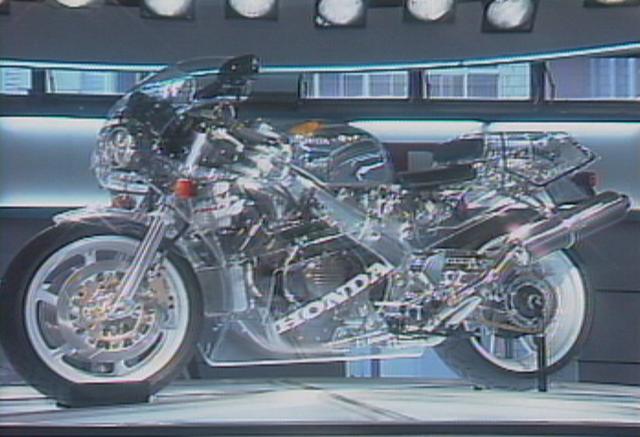 画像: 第27回東京モーターショーが開催された会場は、晴海でした。こちらは発表されたばかりのRC30。