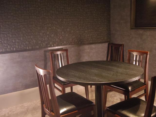 画像: 個室もドア付きの完全別室。自身が業界に精通している田辺氏ならではの、細やかな配慮が行き渡った店の作り。 s.ameblo.jp