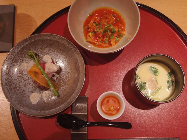 画像: 左から時計回りに、土佐赤牛の塩漬け・トリッパのトマト煮・地鶏団子の茶碗蒸し・赤ピーマンのすり流し s.ameblo.jp