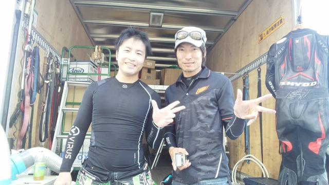 画像: 左:渡辺一樹選手 右:東村伊佐三選手 www.facebook.com