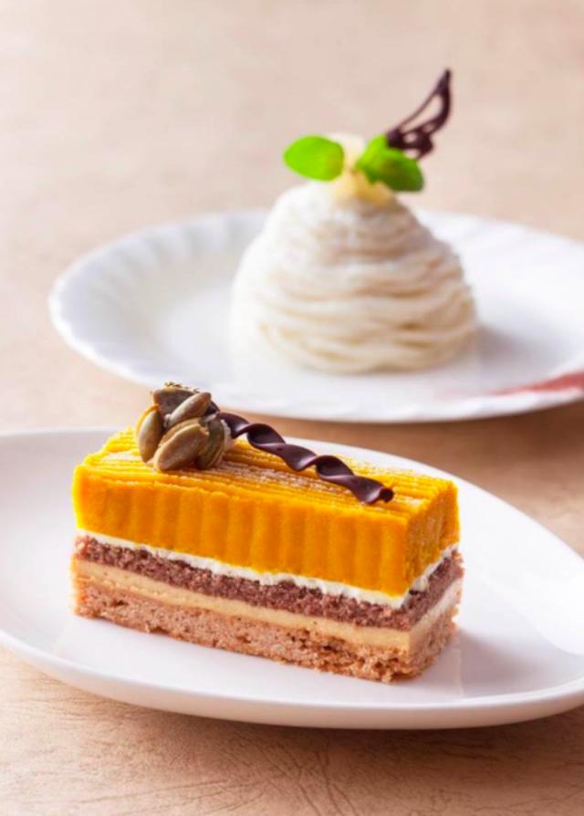 画像: ▲ 手前:かぼちゃのケーキ 奥:洋梨のモンブラン