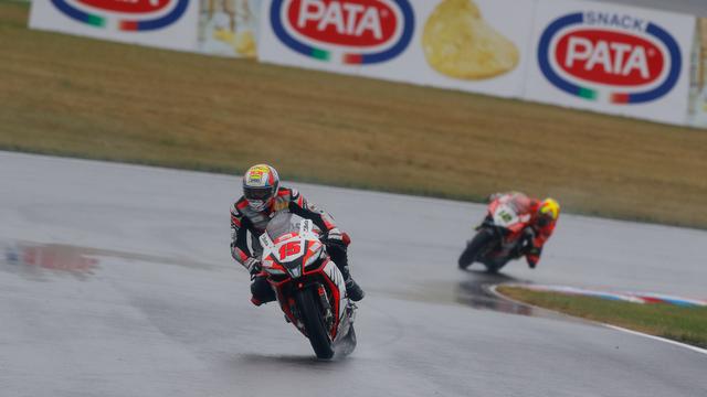 画像: アレックス・デ・アンジェリス(アプリリア)は2位表彰台をゲット! www.worldsbk.com