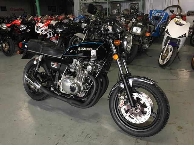 画像: ブレンボのディスクブレーキが奢られ、旧車につきものの儚さがまるでない。今のバイクとして十分走れる安心感がある。