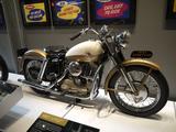 画像: XL SPORTSTER(1957) はじめてスポーツスターの名前が付いたのがこちらの1957年式XL。若干マニアックな車両かもしれませんが、スポーツスター乗りなら知っておきたい1台です。